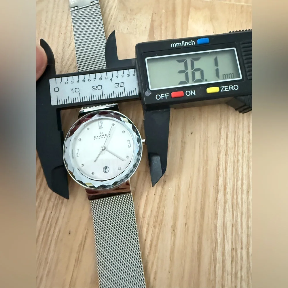 Skagen ladies steel Leonora faceted glass watch NEW BATTERY